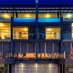 Blue Views Penthouse Beachfront Apartment With Pool
