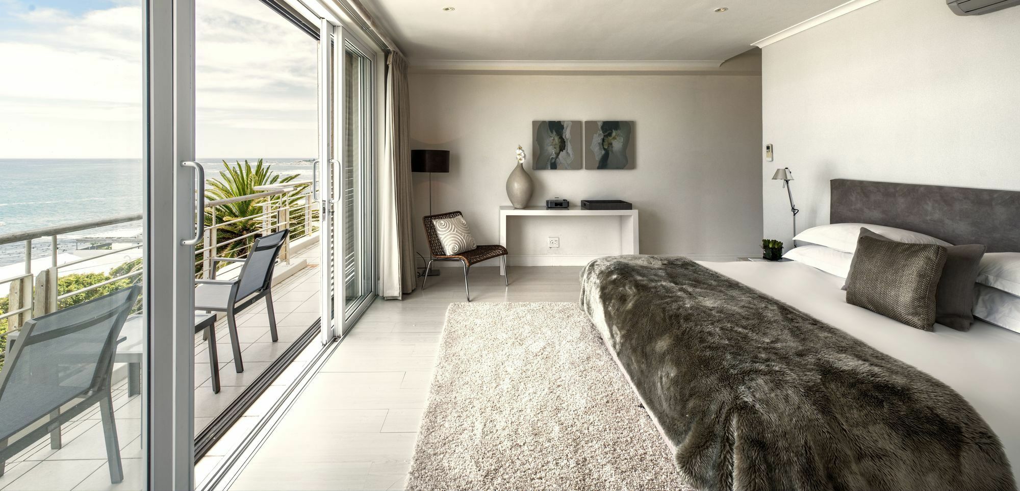 Blue Views Penthouse Beachfront Apartment With Pool Pousada